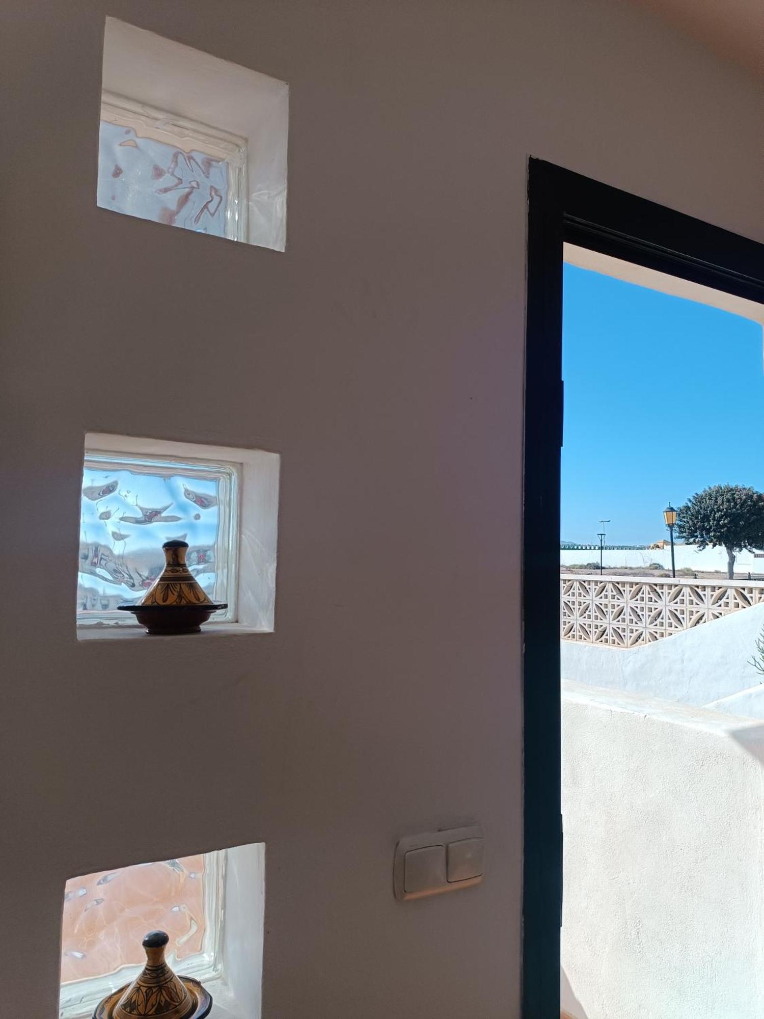 Moana Surf House Hostel Corralejo Ngoại thất bức ảnh